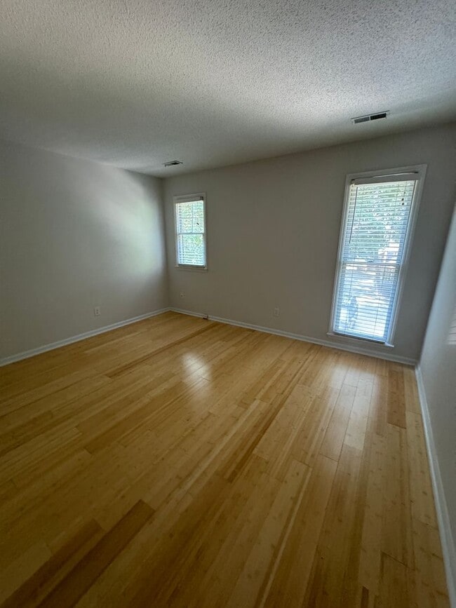 Building Photo - 1423 Wake Forest Rd