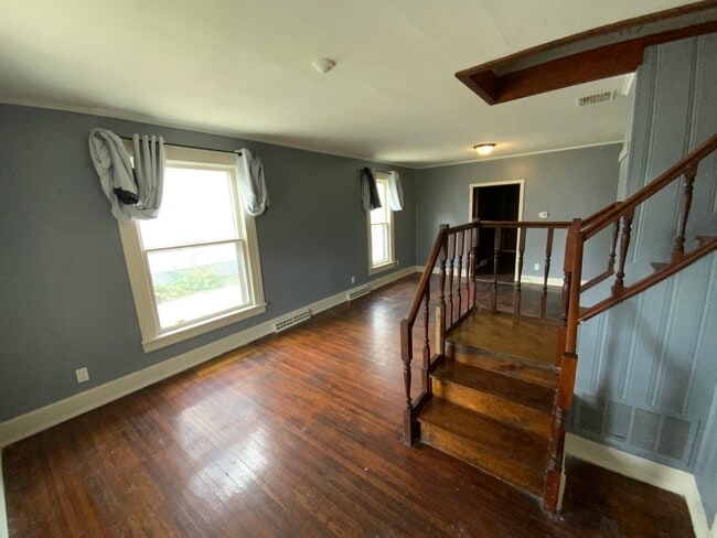 Building Photo - 217 E Roselawn St