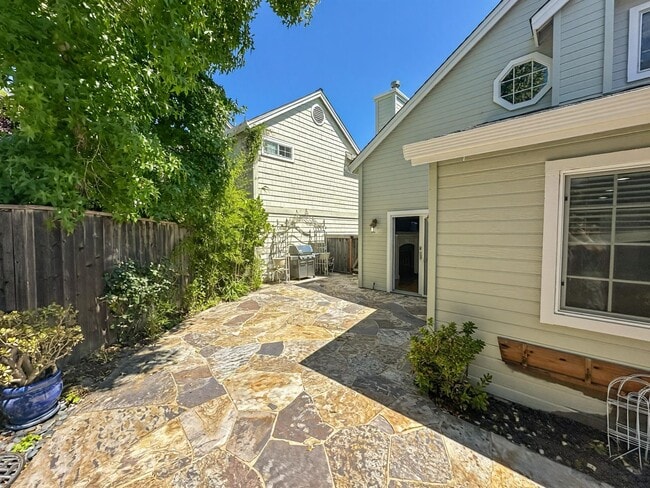 Building Photo - Elegant & Spacious 3BD Home | Pool Access,...