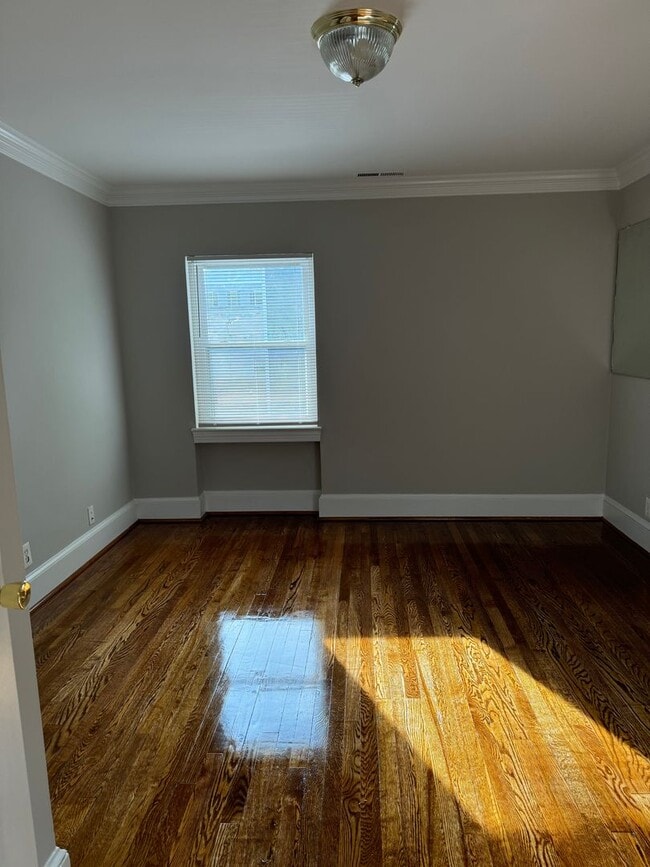 Building Photo - 67 E Shirley Ave