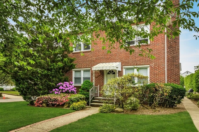 Building Photo - 42 Beechwood Ave