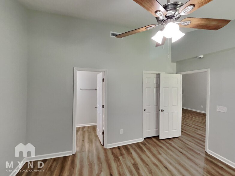 Building Photo - 3604 Oakwood Rd