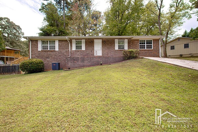 Building Photo - 1006 Hampton Ct NW
