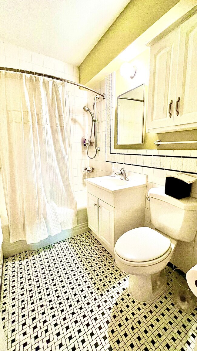 Bathroom - 2500 Q St NW