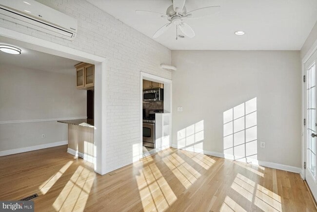 Building Photo - 313 E Mason Ave