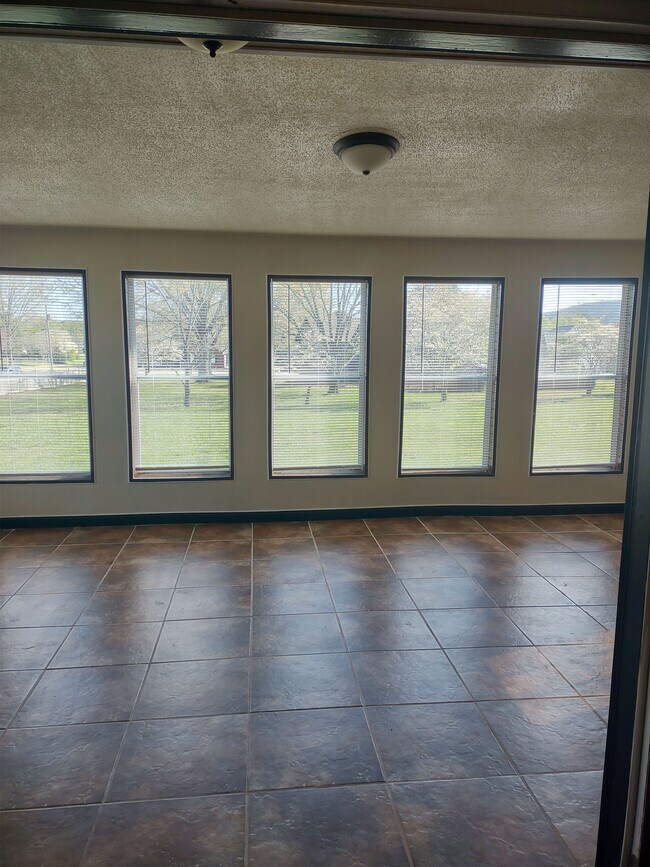 Ceramic tiled Sunroom with loads of windows. Accessible by MB, LR and exterior door. - 120 Arrow Lands Trl