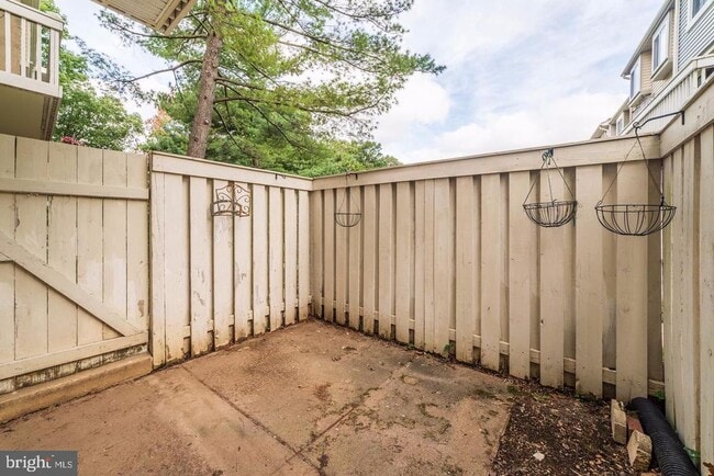 Building Photo - 7938 Bentley Village Dr