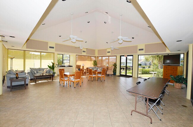 Building Photo - 1820 Tarpon Ln