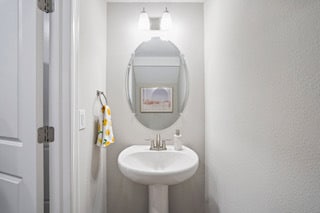 Building Photo - Like New Townhome in Heritage Oaks!