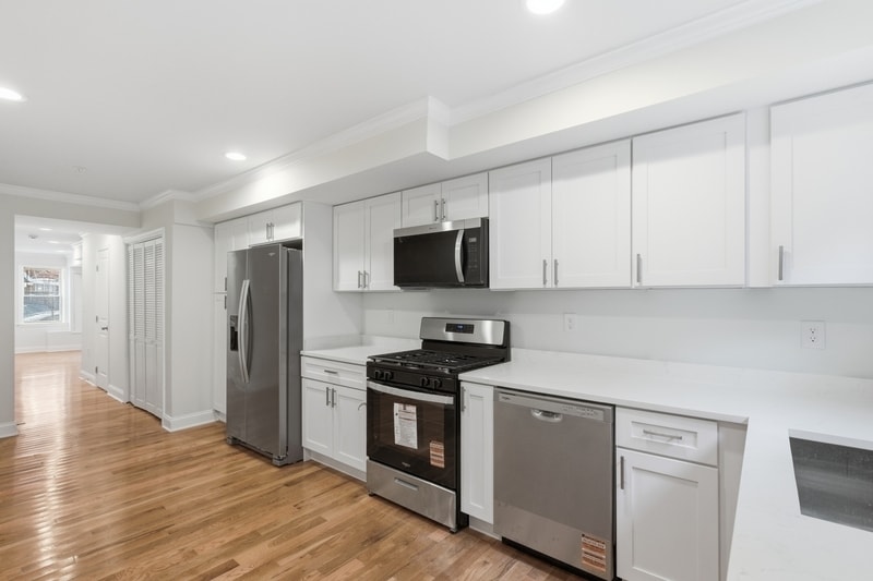 Building Photo - 2212 Cambridge St