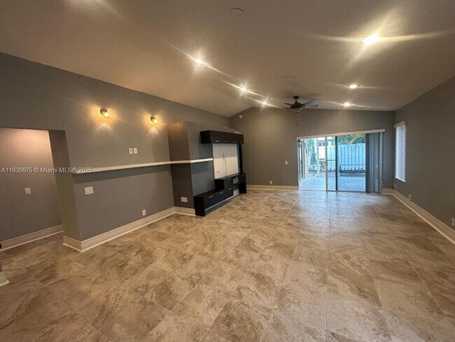 Building Photo - 1512 Presidio Dr