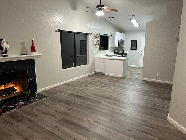 Building Photo - 14334 Poplar St