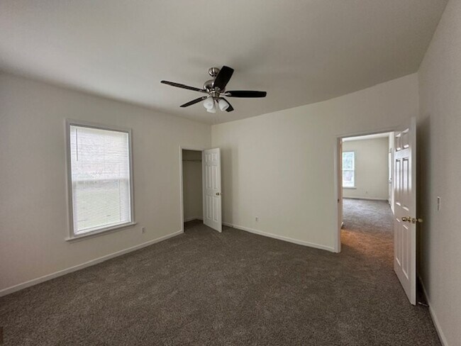 Building Photo - Beautiful Apartment with a large yard