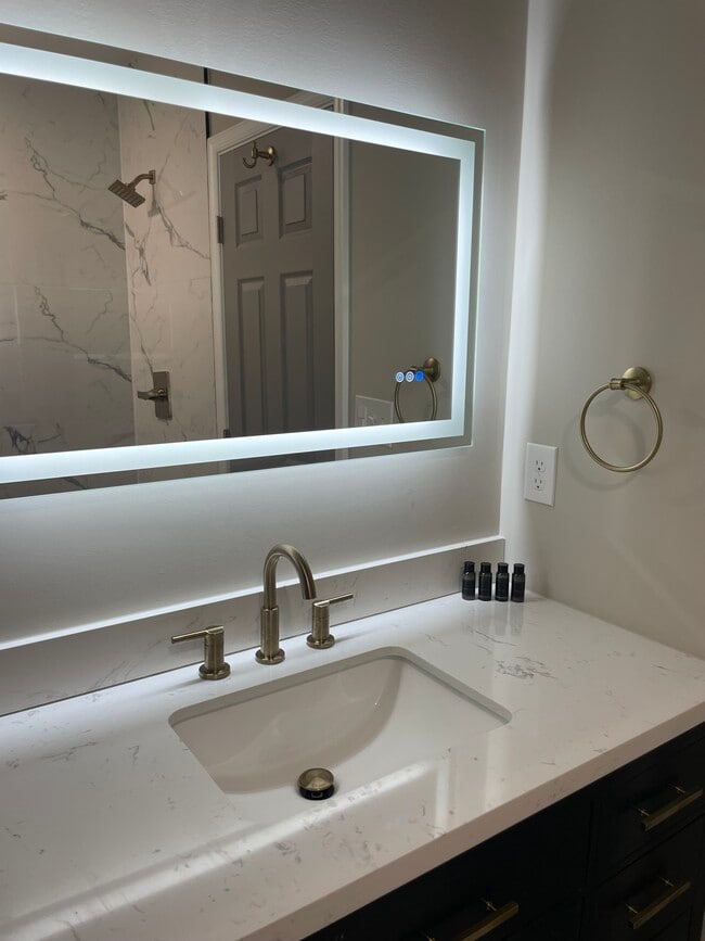 Building Photo - 2711 Ashland Ave