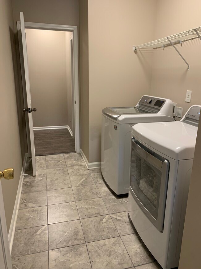 Building Photo - 4034 Remington Oaks Cir