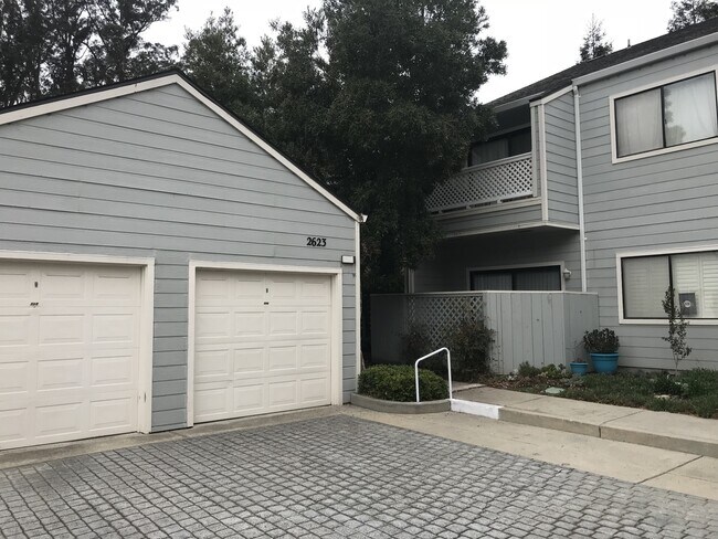 Building Photo - 2623 Willowbrook Ln