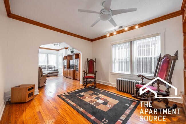 Building Photo - 2305 N Melvina Ave