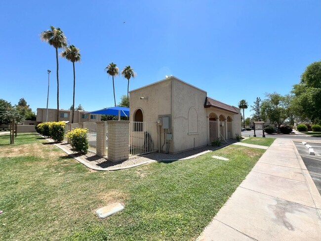 Building Photo - UPDATED 2 story townhome FOR RENT  **SAVE ...