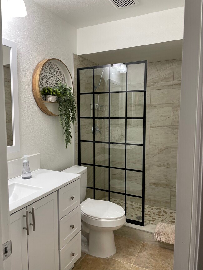 Building Photo - 48158 Garbo Dr