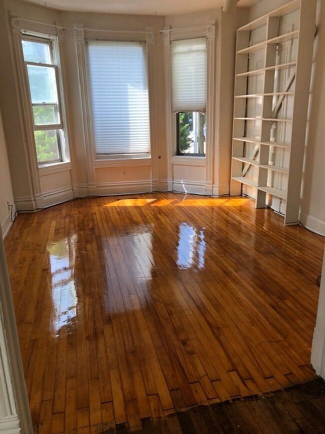 Building Photo - 924 Drake St