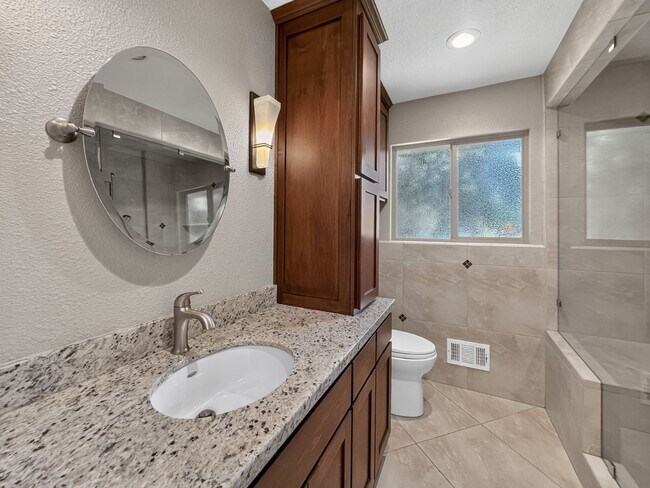 Building Photo - Gorgeous Single Level Home with Pool in Alamo Available Now!