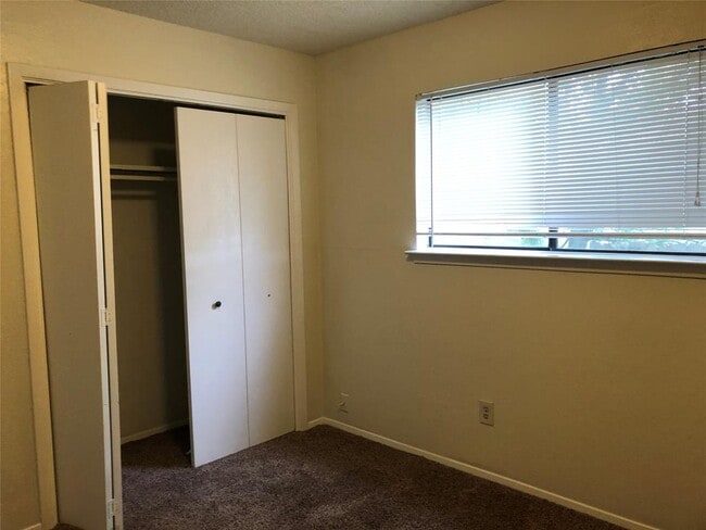 Building Photo - 11510 Walnut Ridge Dr