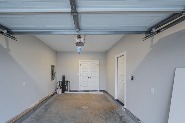 Building Photo - 809/811 Rodeo Lane