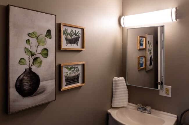 Building Photo - 405 B Williams Ave