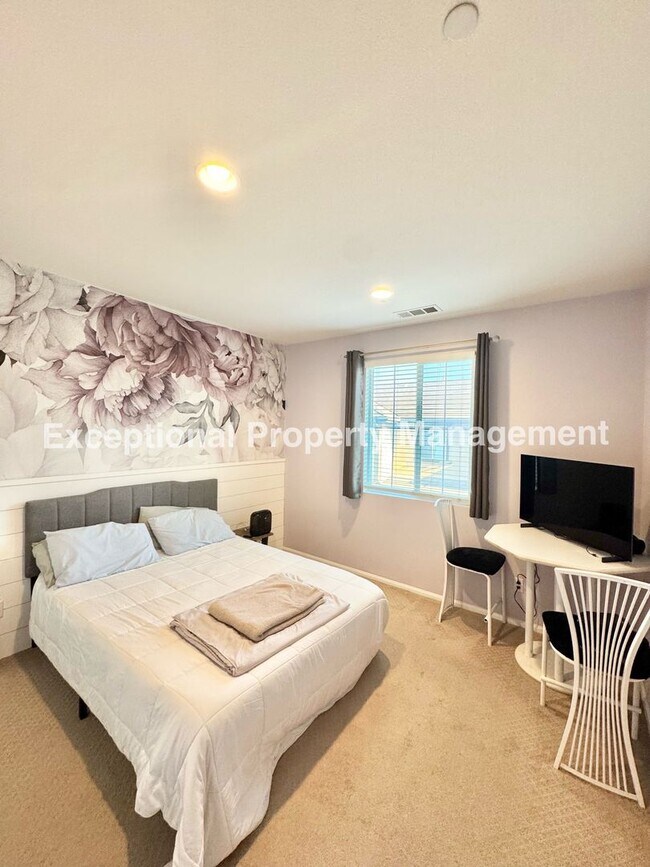 Building Photo - Great 3 bed 3 bath home