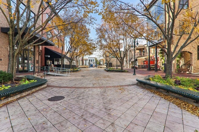 Building Photo - 107 W Main St