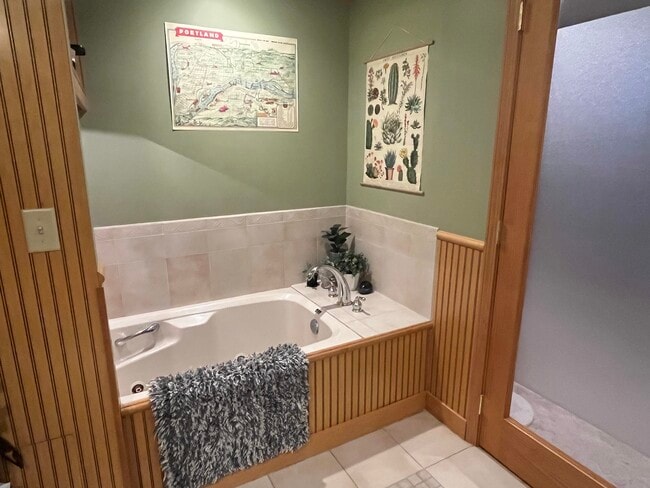 Building Photo - 17221 SE Oatfield Rd