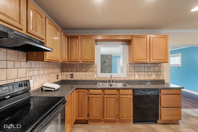 Building Photo - 2726 W Cavett Dr