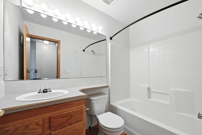 Building Photo - 5827 Orchid Wy S
