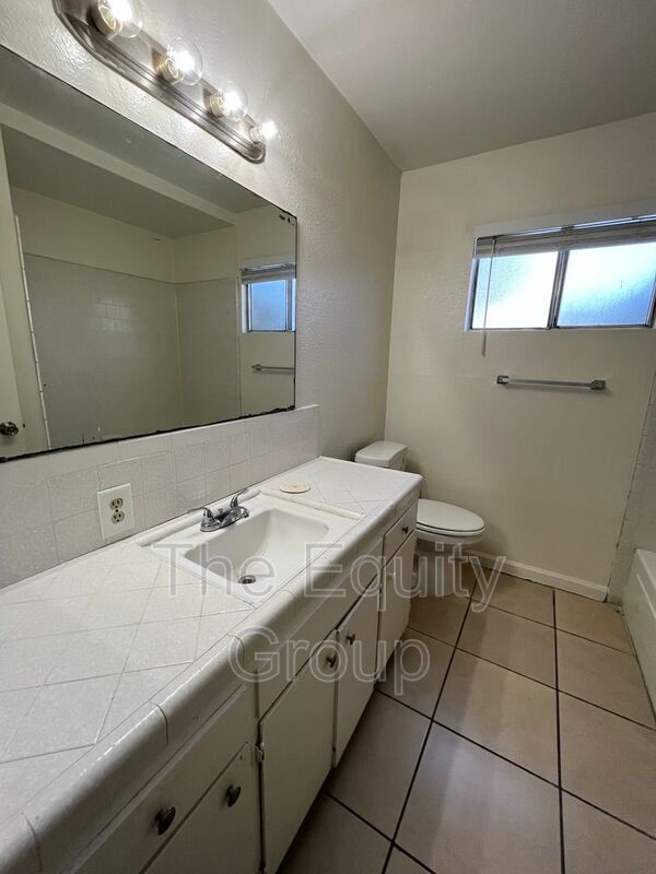 Building Photo - 524 S Encina St