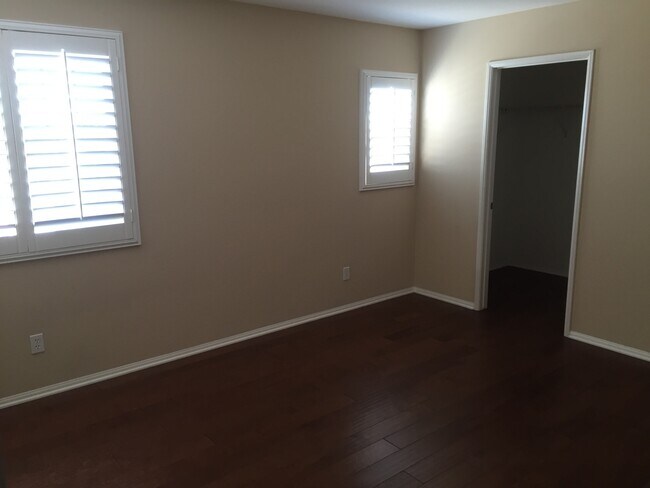 Building Photo - Executive Home!