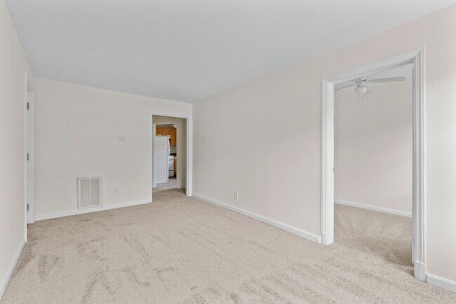 Building Photo - 5410 Belle Vista Ave