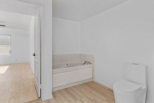 Building Photo - Charming 2-Bedroom, 3-Bathroom Home for Rent