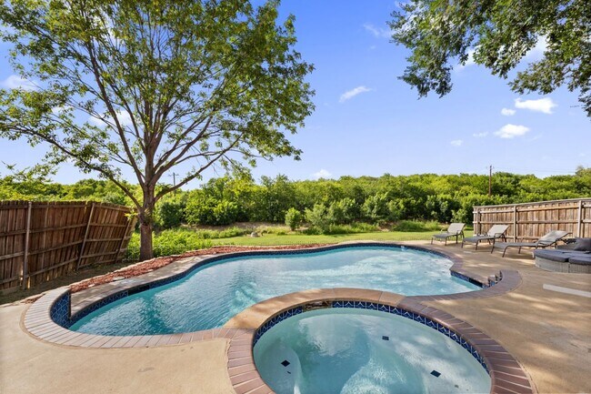 Building Photo - 1339 Barclay Dr