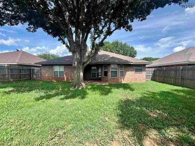 Building Photo - 5008 Bayberry Dr