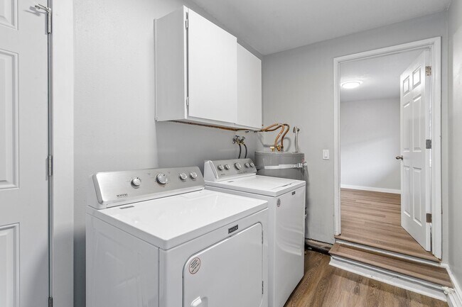 Building Photo - 1365CEDA