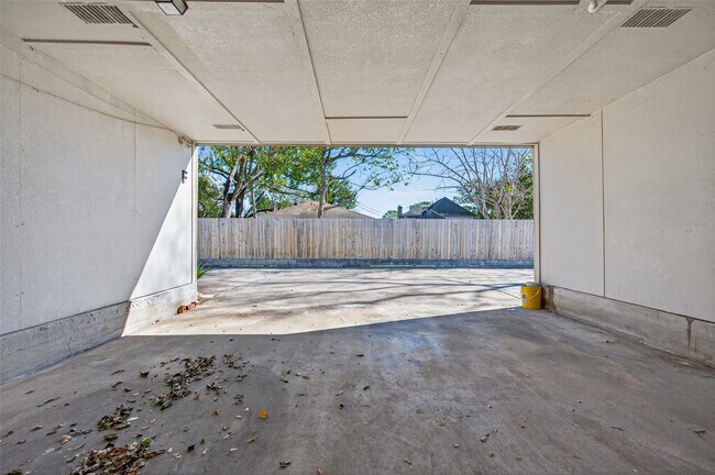 Building Photo - 5530 Holly St