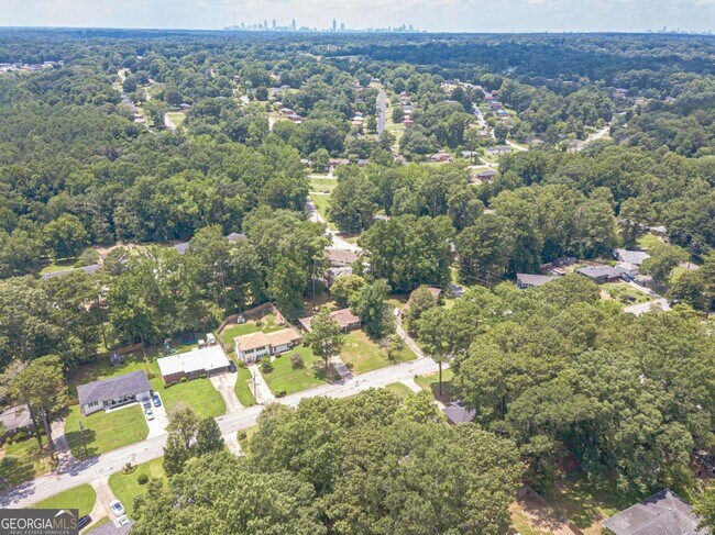 Building Photo - 2352 Glendale Dr