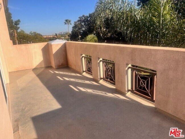 Building Photo - 8609 W Knl Dr