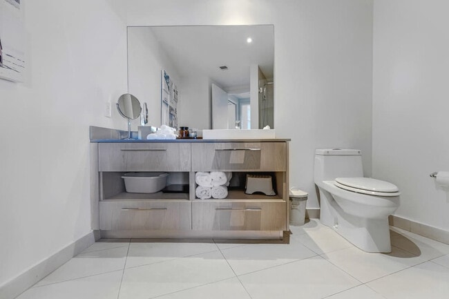 Building Photo - 4011 S Ocean Dr