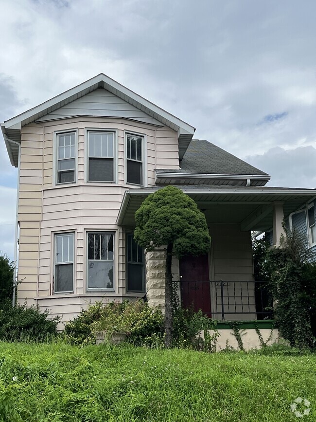 Building Photo - 707 S 25th St