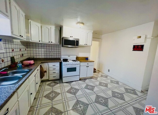 Building Photo - 1557 W 29th St