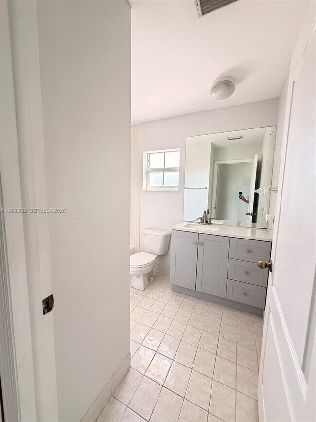 Building Photo - 6880 SW 158th Ct