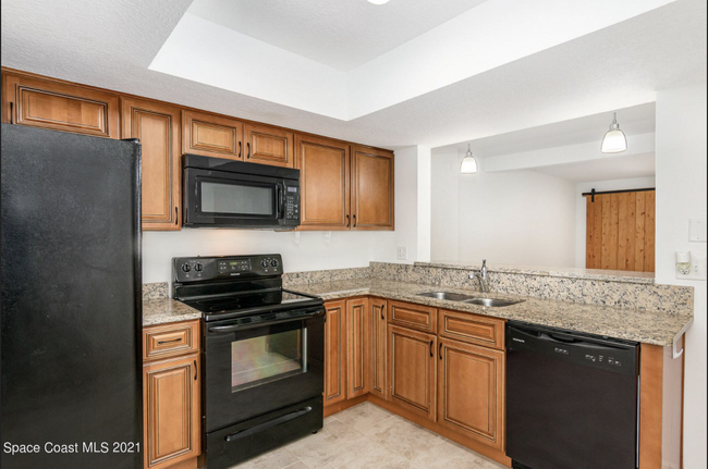 Building Photo - Beachside Townhome with 1 car garage!