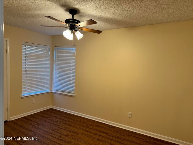 Building Photo - 3554 Rain Forest Dr W