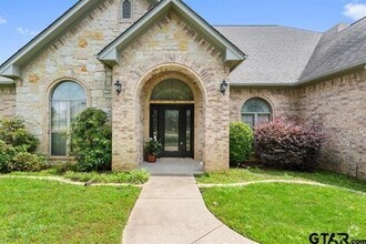 Building Photo - 15233 Wagon Wheel Cir